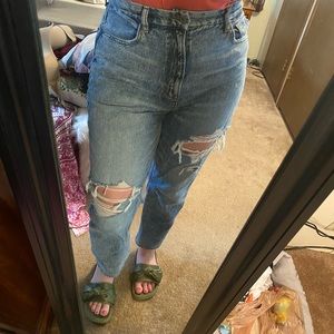 Cute mom style American eagle jeans 👖